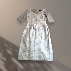 Tahari Gray White Floral Pattern Peplum Waist Career Business Dress Size 2